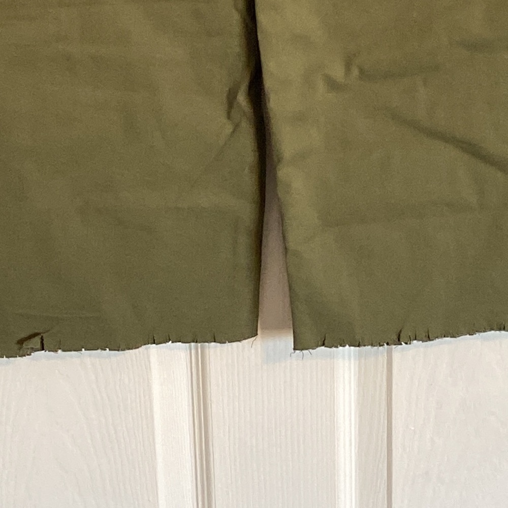 Sanctuary Ladies cropped raw hem olive army green size 32W, NWOT, never worn - Picture 6 of 8